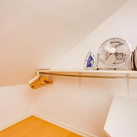 Bairro Alto In A Polaroid - Party In Apartman *