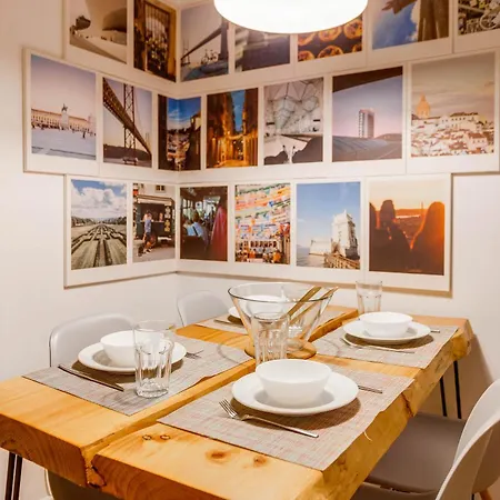 Bairro Alto In A Polaroid - Party In Apartman *