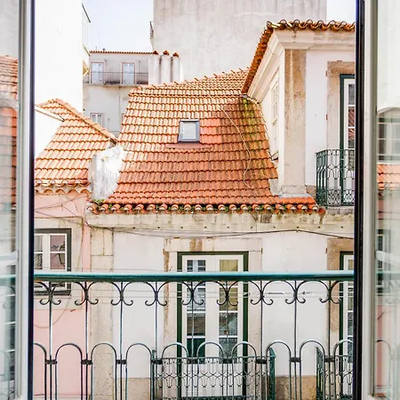 Bairro Alto In A Polaroid - Party In Apartman Lisboa