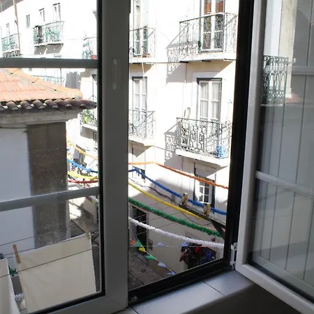 Bairro Alto In A Polaroid - Party In Apartament Lizbona