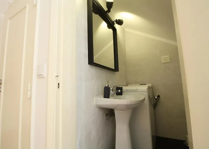 Bairro Alto In A Polaroid - Party In شقة