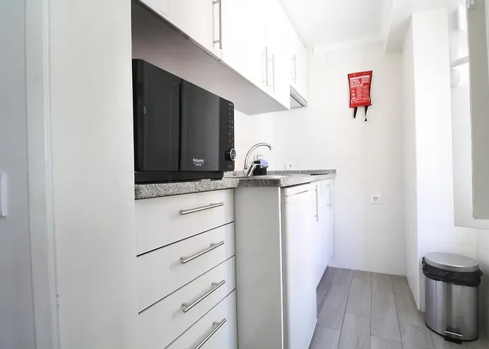 Bairro Alto In A Polaroid - Party In شقة